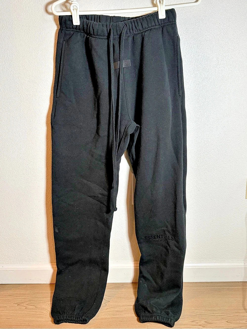 Essentials Fear of God sweatpants Jogger Sweatpants in Black Size Small Like New